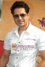 Anuj Shaweny at Hina Khan art event in Vie Lounge on 17th Dec 2010 (30).JPG
